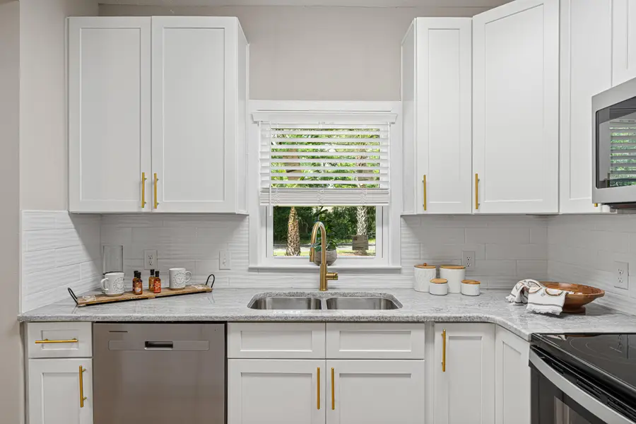 81 Eastview Avenue, Valparaiso, FL 32580 - Image #2