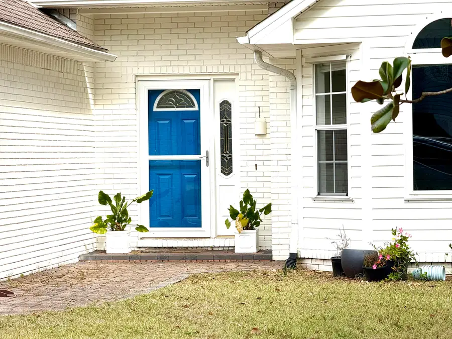 6814 Avenida De Galvez, Navarre, FL 32566 - Image #2