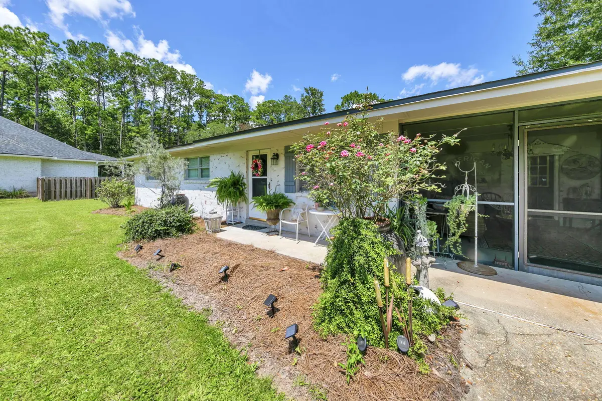 90 Jones Drive, Freeport, FL 32439 - Image #1