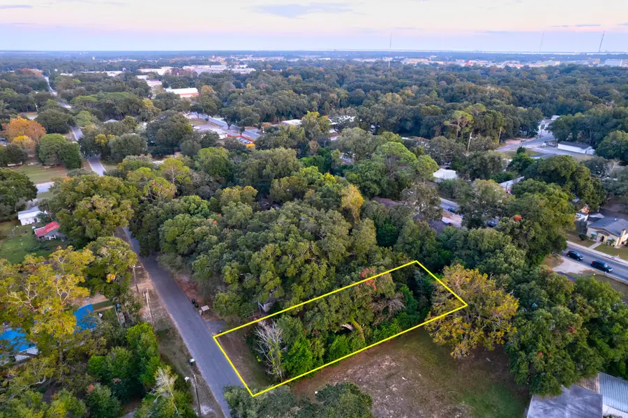 425 Bayliss Court, Pensacola, FL 32505 - Image #2