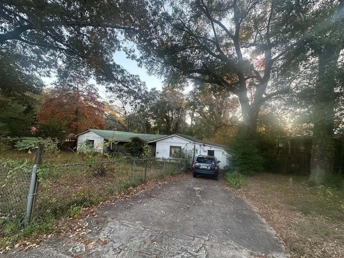 300 Bay Avenue, Defuniak Springs, FL 32435 - Image #1