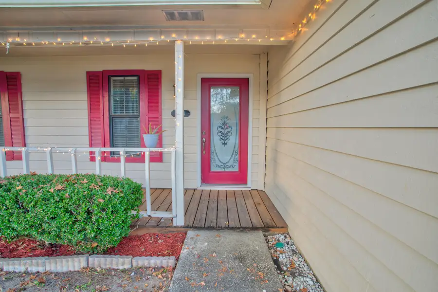 404 Ashley Drive, Crestview, FL 32536 - Image #3