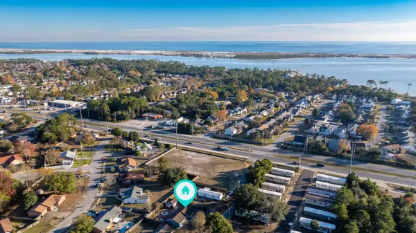 2 S Lake Avenue, Mary Esther, FL 32569