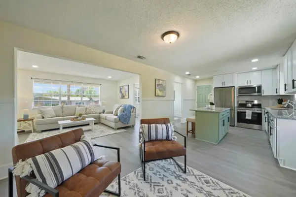 15 Lakeview Drive, Mary Esther, FL 32569