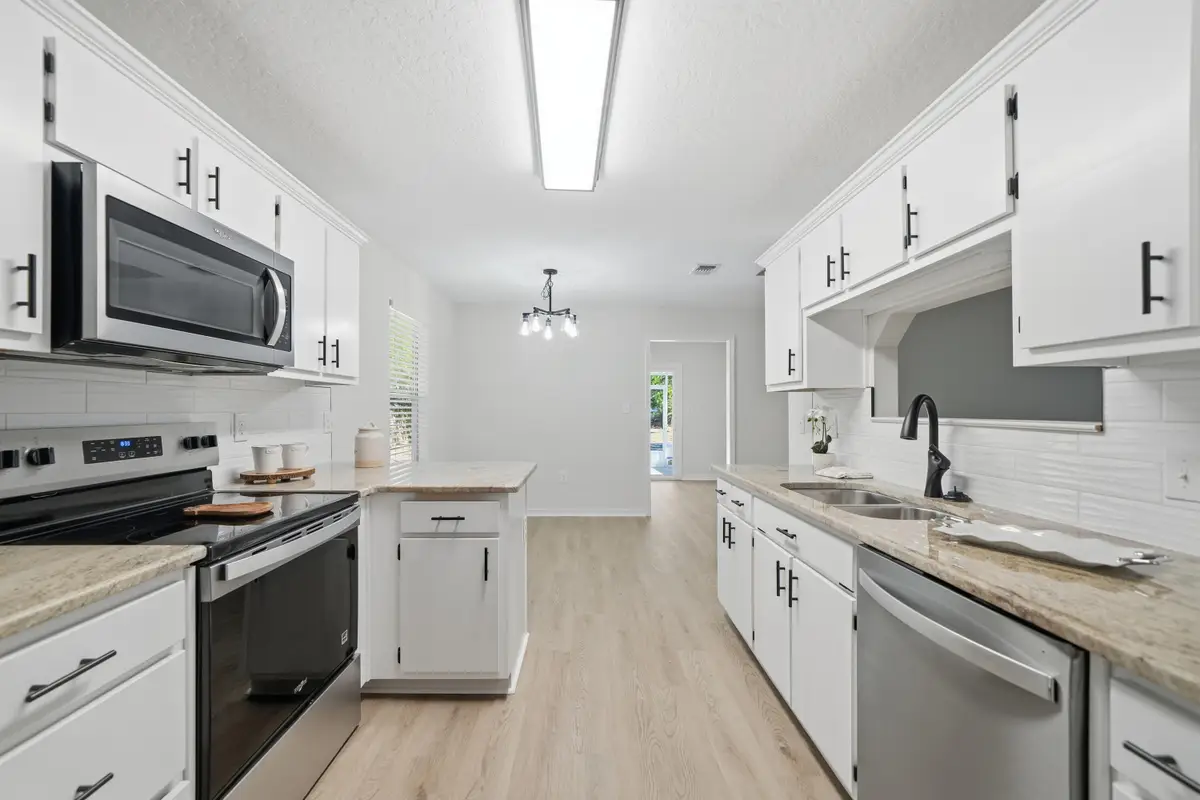 2202 Avenida De Sol, Navarre, FL 32566 - Image #1