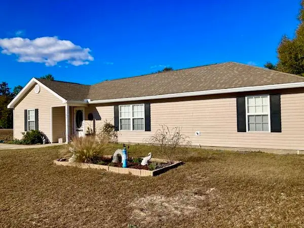 1192 Oakwood Lakes Boulevard, DeFuniak Springs, FL 32433