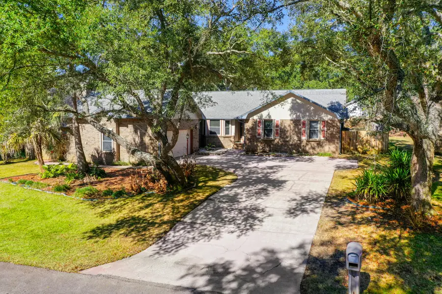 125 E Bermuda Circle, Niceville, FL 32578 - Image #2