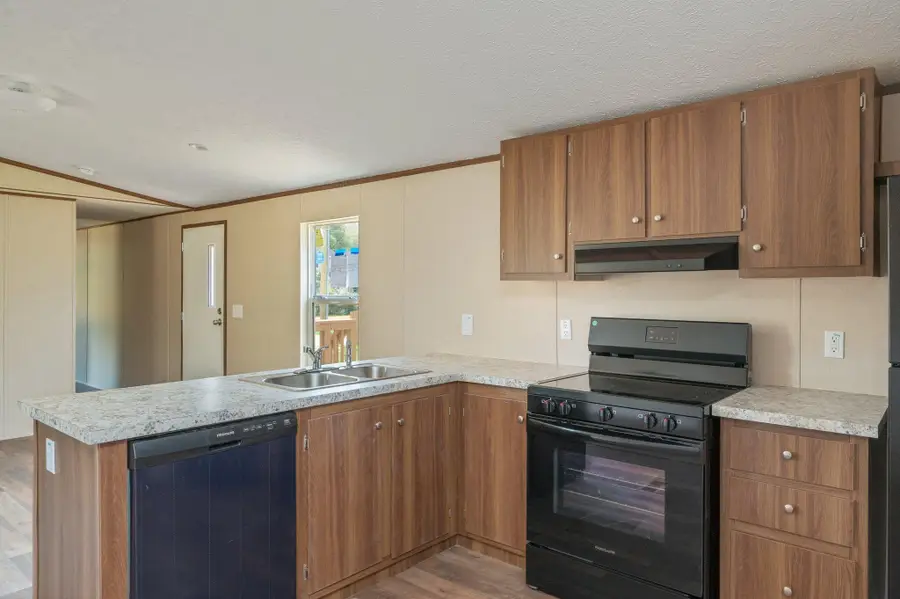 382 W Royal Palm Ave, Defuniak Springs, FL 32433 - Image #2