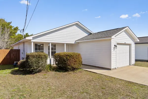 8484 Barrancas Street, Navarre, FL 32566