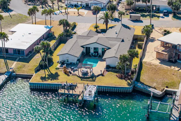 423 Caviar Drive, Fort Walton Beach, FL 32548