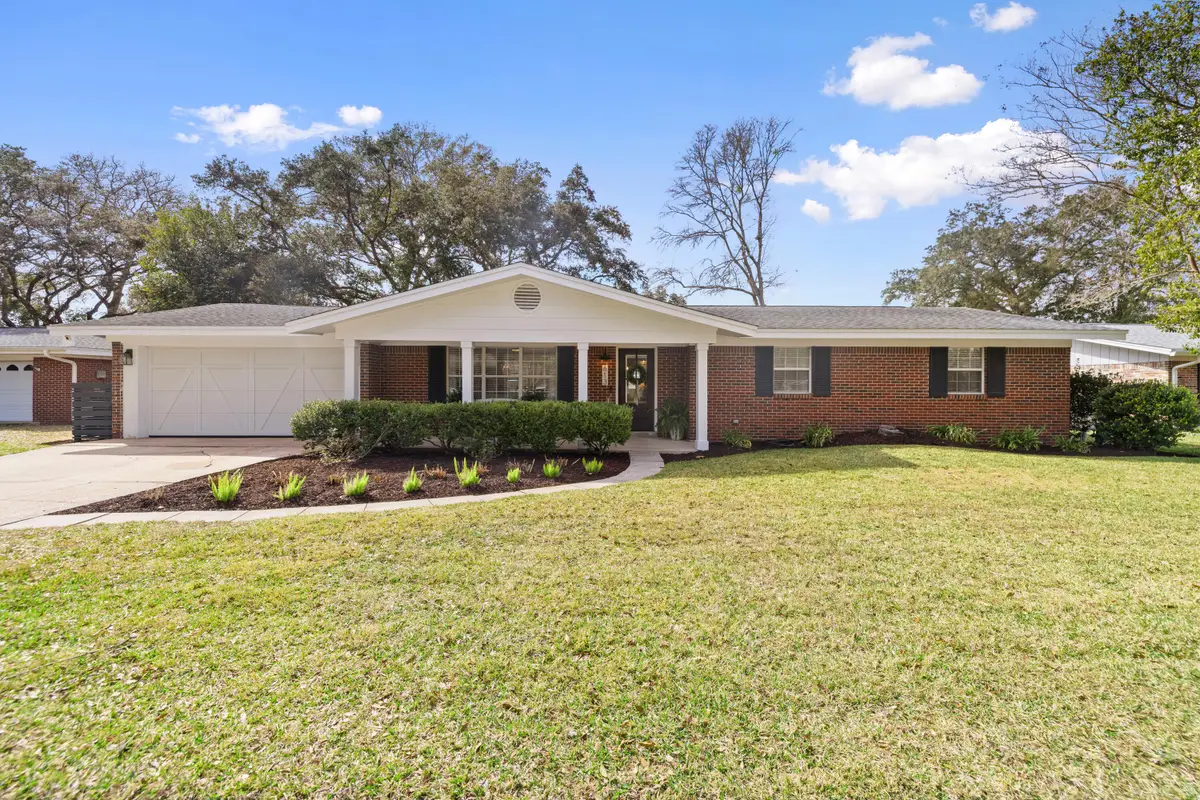613 NE Merioneth Drive, Fort Walton Beach, FL 32547 - #1