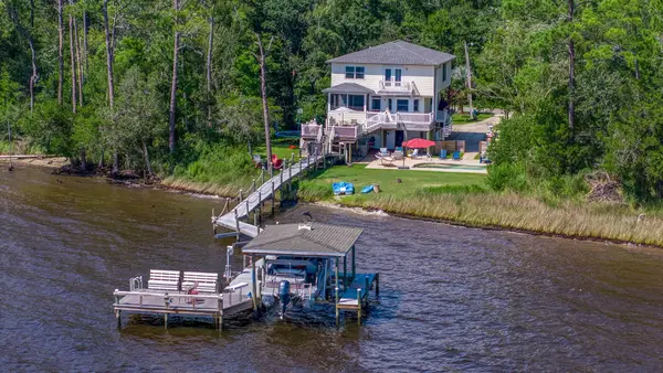 7121 Wells Avenue, Navarre, FL 32566