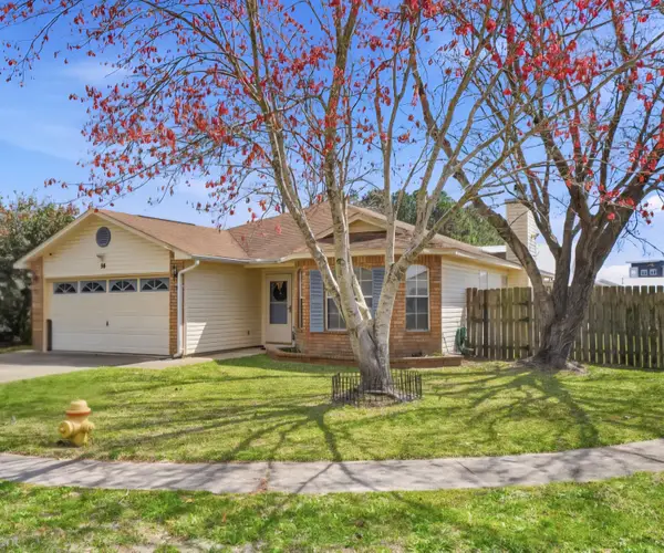 94 Ruby Circle, Mary Esther, FL 32569