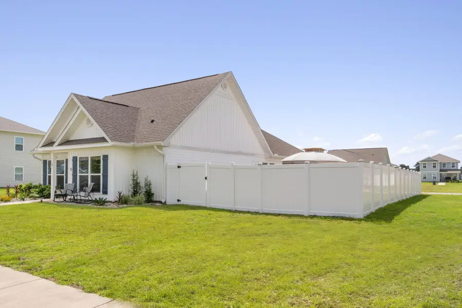 38 Silverthorn Street, Freeport, FL 32439 - #2