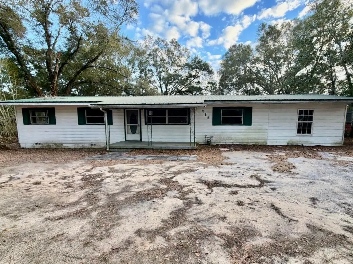 515 E Robinson Avenue, Crestview, FL 32539 - #1