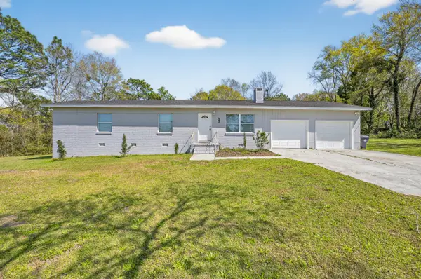 374 Pinewood Drive, DeFuniak Springs, FL 32433