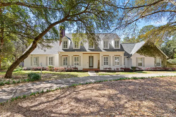 2624 Edgewater Drive, Niceville, FL 32578