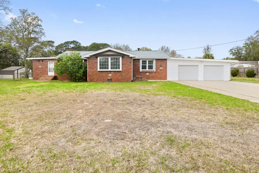 118 Palmetto Avenue, Mary Esther, FL 32569 - #2