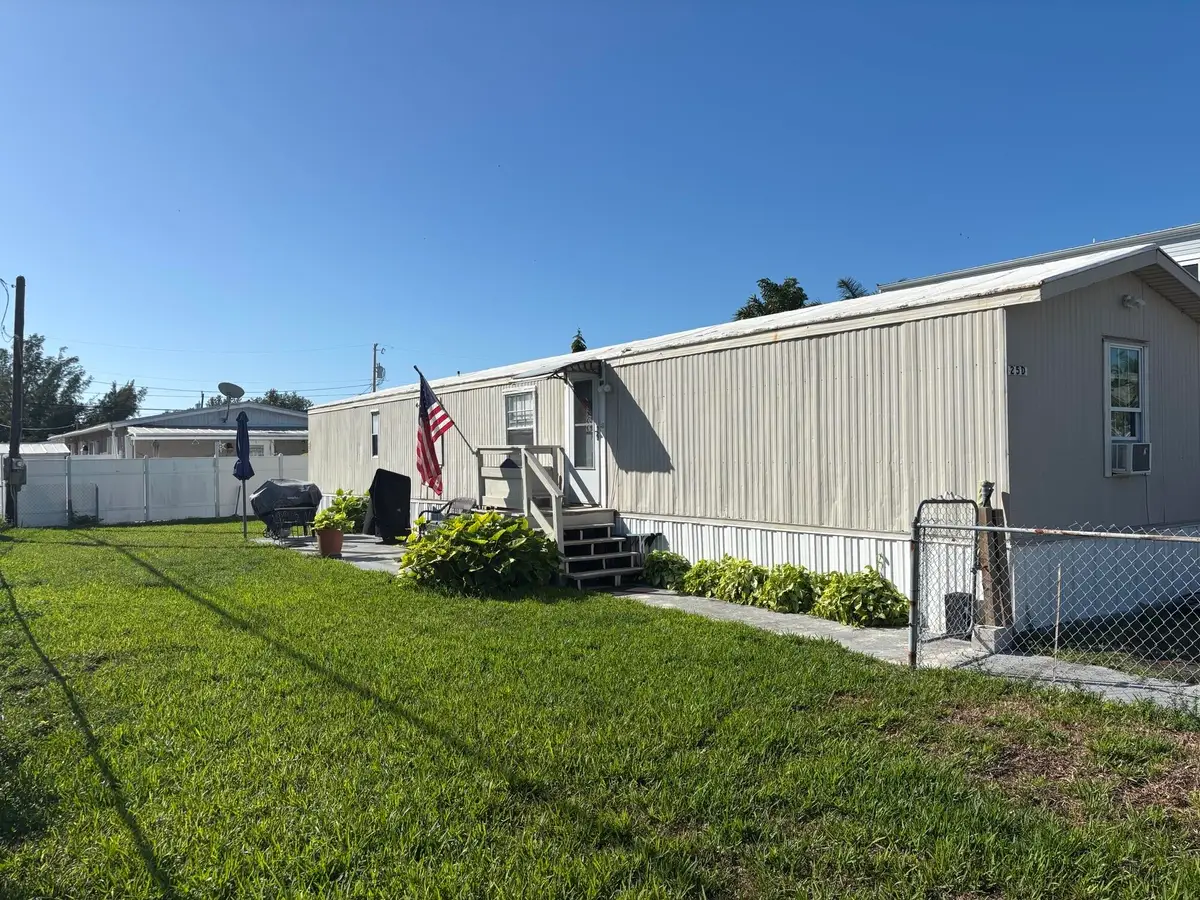 25 D 10th Avenue, Stock Island, FL 33040 - Image #1