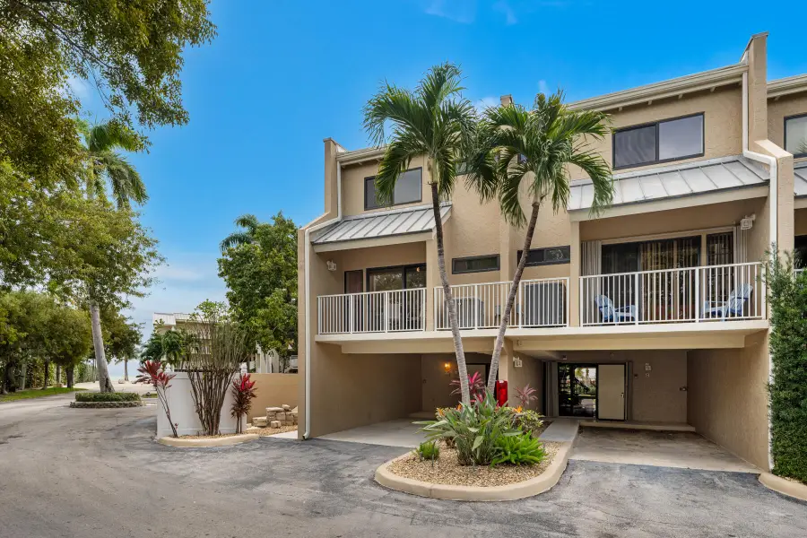 1133 W Ocean Drive #10, Key Colony Beach, FL 33051 - #3