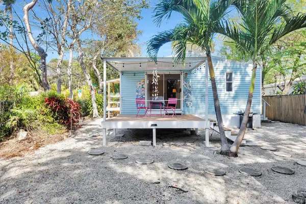 11 Oakwood Avenue, Key Largo, FL 33037