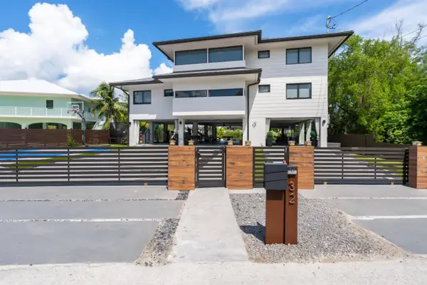 32 N Bounty Lane, Key Largo, FL 33037