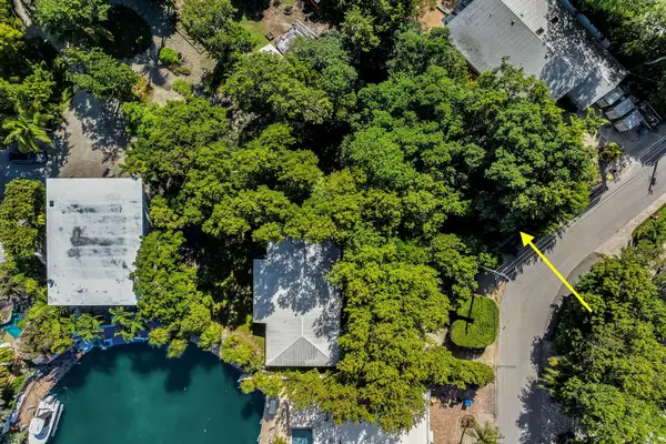 Apache Street, Plantation Key, FL 33070