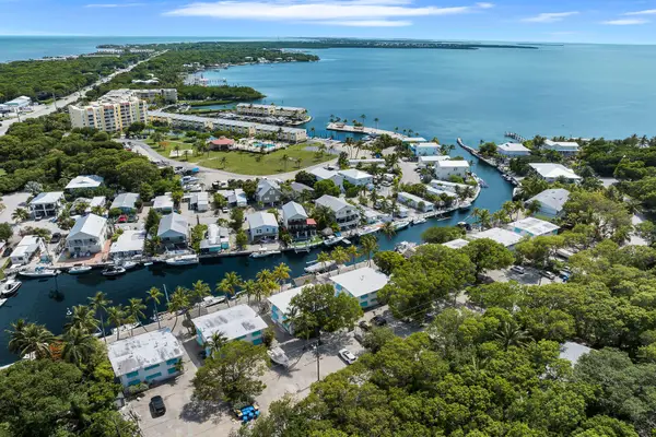 127 & 121 Monroe Drive #1-3, Plantation Key, FL 33070