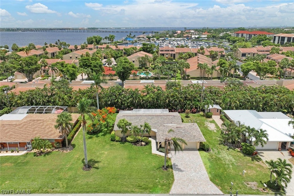 857 N Town And River Drive, FORT MYERS, FL 33919 BHGRE
