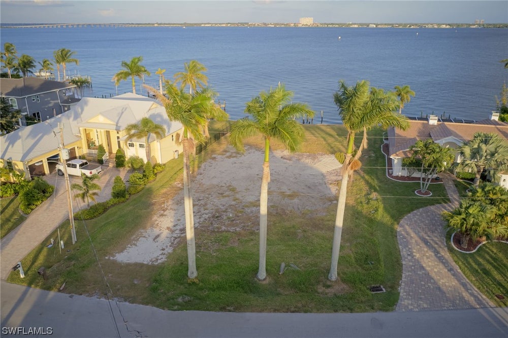 5639 Riverside Drive, CAPE CORAL, FL 33904 BHGRE