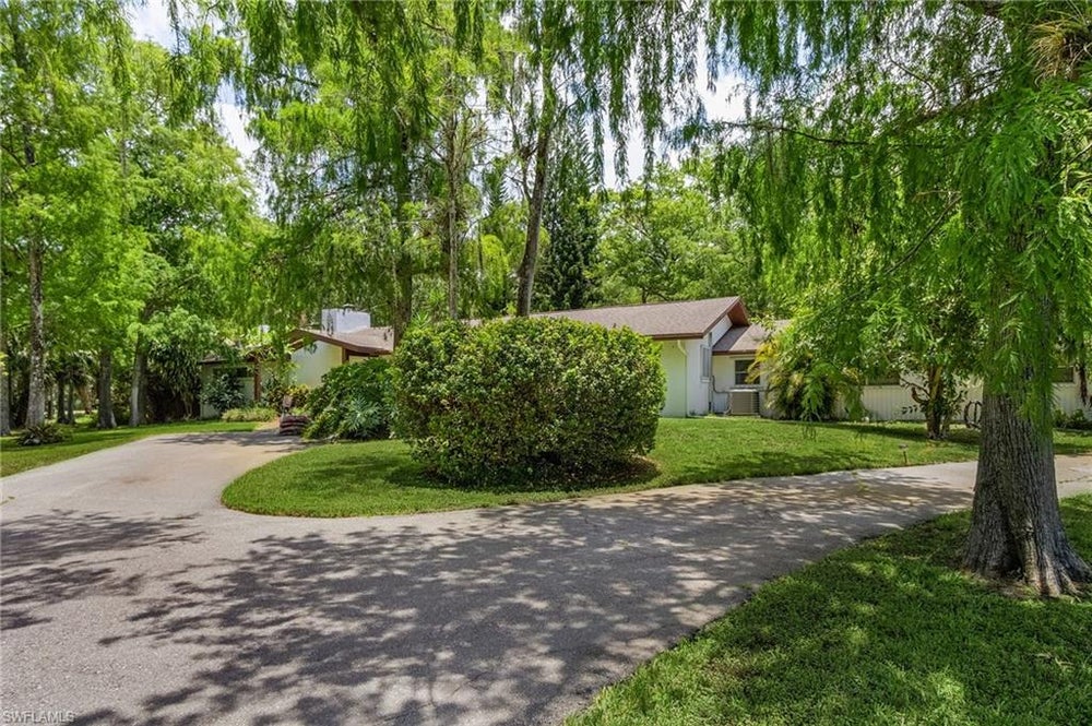 530 er Blvd S, NAPLES, FL 34117 BHGRE