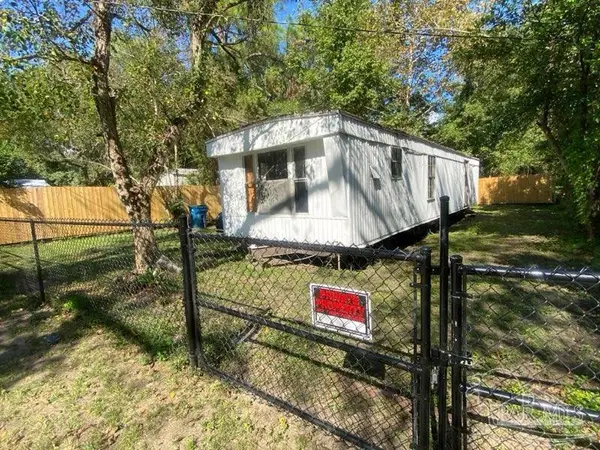 14 Ramar St, Century, FL 32535