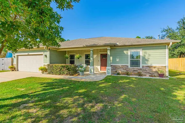 8686 El Paseo St, Navarre, FL 32566