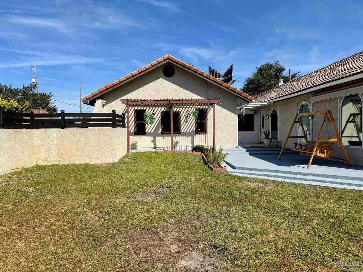 2076 Wind Trace Rd, Navarre, FL 32566 - Image #1