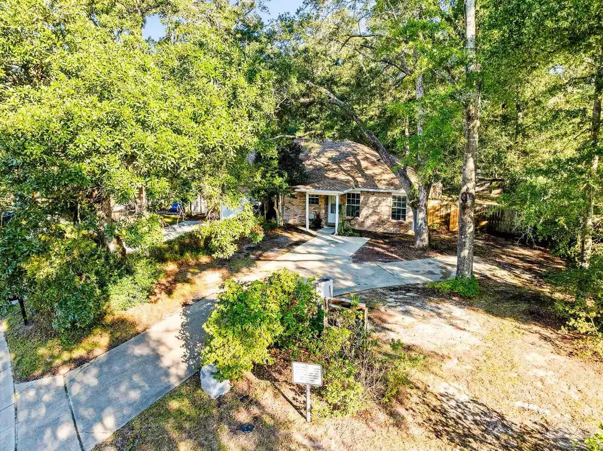 6898 Kapok Dr, Milton, FL 32583 - Image #1