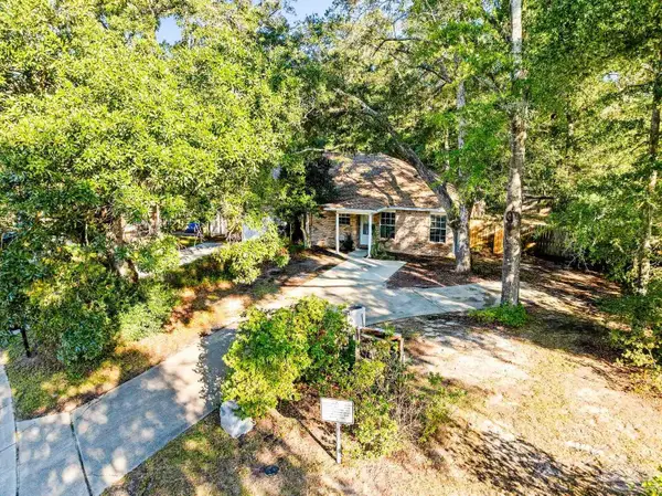 6898 Kapok Dr, Milton, FL 32583