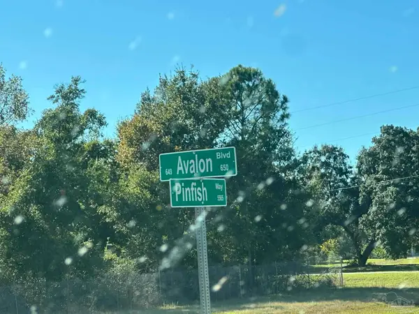 5,6,7 Olivia Ln, Milton, FL 32583