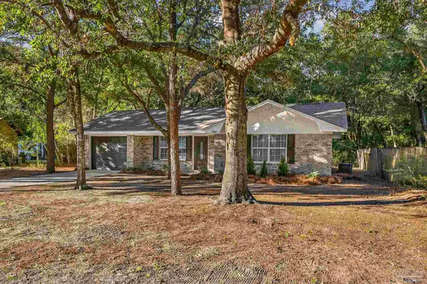 5982 Queen St, Milton, FL 32570