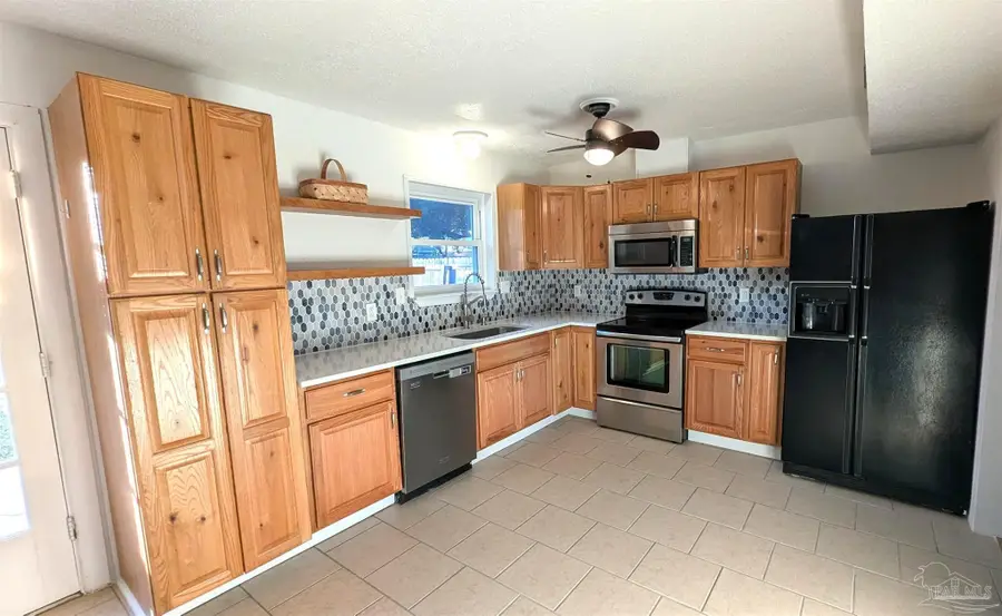 12 W Casa Loma Dr, Mary Esther, FL 32569 - Image #3
