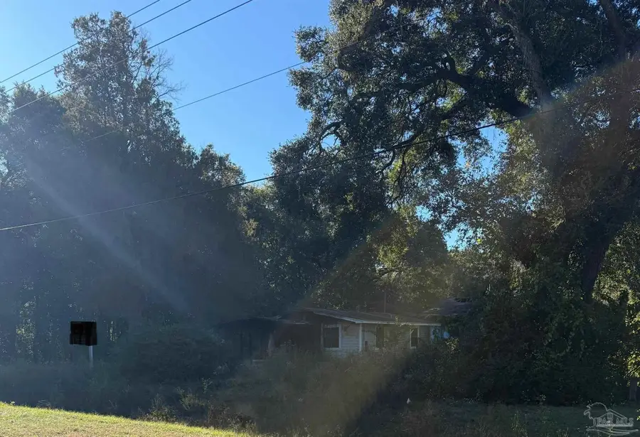 5676 Mulat Rd, Milton, FL 32583 - Image #2