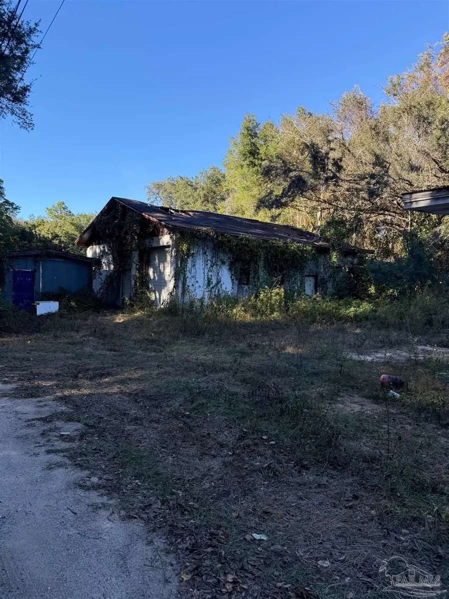 5676 Mulat Rd, Milton, FL 32583 - Image #3