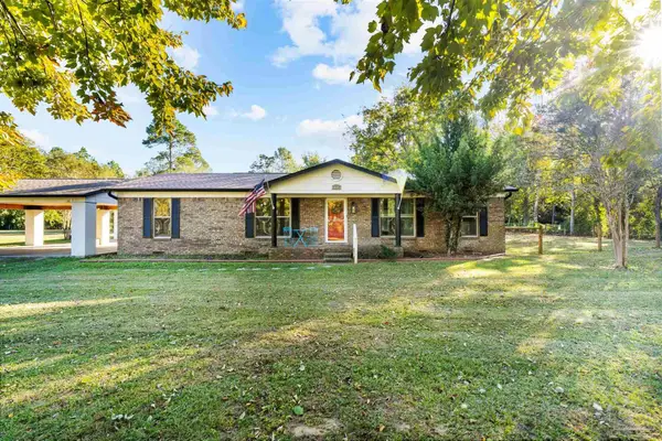 10205 N Loop Rd, Pensacola, FL 32507