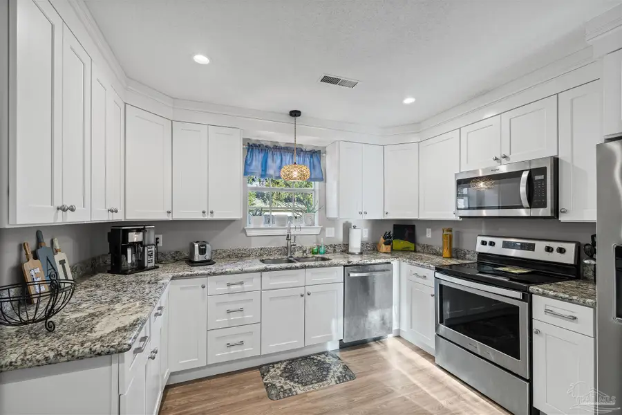 405 Poinciana Dr, Gulf Breeze, FL 32561 - Image #2