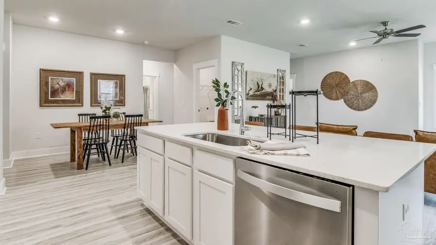 8035 Fir Tree Dr, Milton, FL 32583 - Image #3