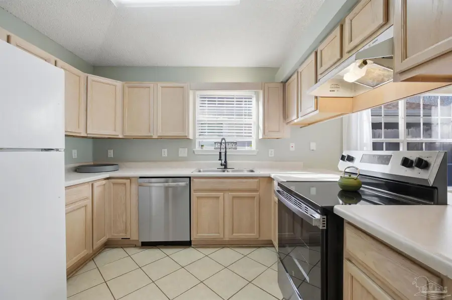 2328 Trailwood Dr, Cantonment, FL 32533 - Image #3