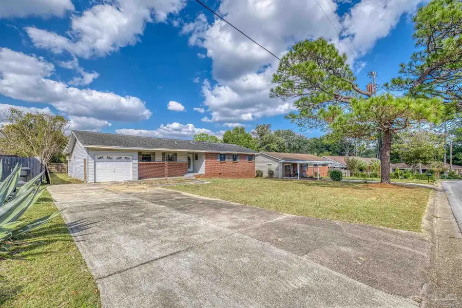 725 Gentian Dr, Pensacola, FL 32503 - Image #2