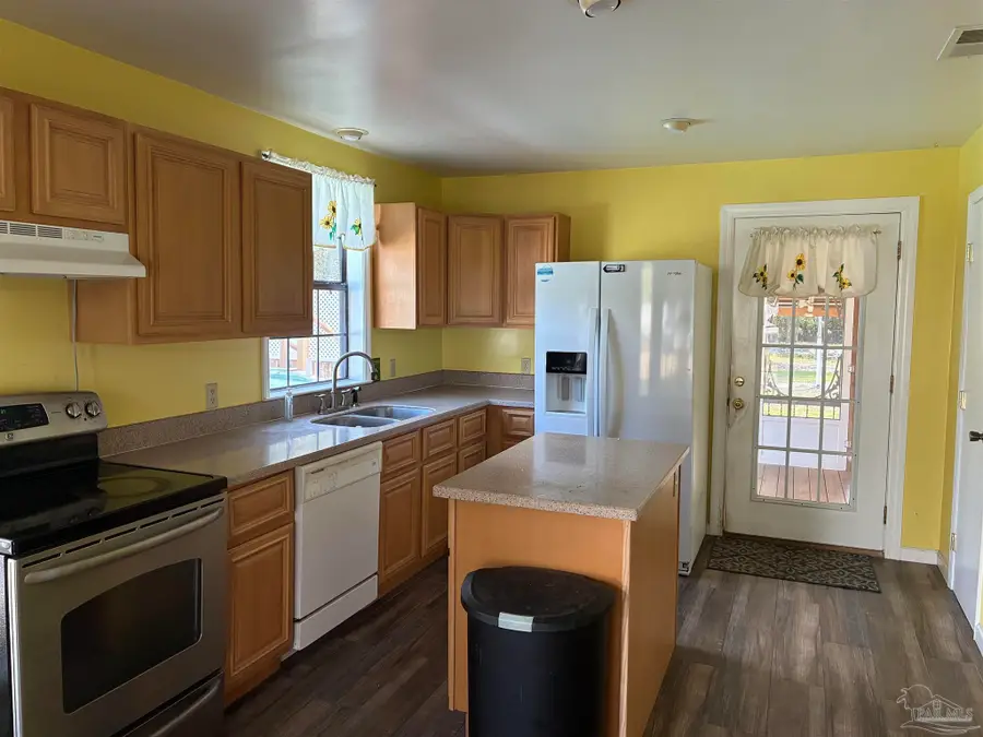 3324 Bonfire Dr, Milton, FL 32583 - Image #2