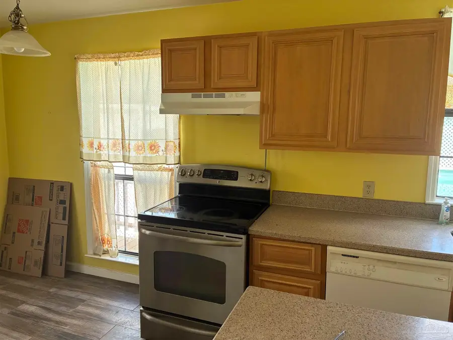 3324 Bonfire Dr, Milton, FL 32583 - Image #3