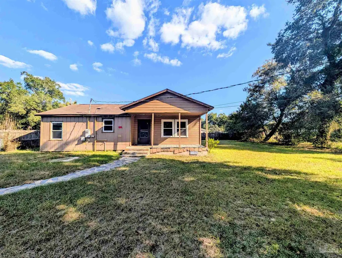 4216 Sapphire Ln, Pace, FL 32571 - Image #1