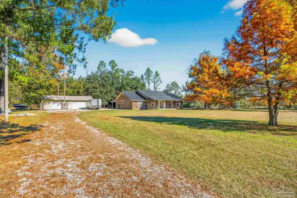 10210 S Pineville Rd, Mcdavid, FL 32568